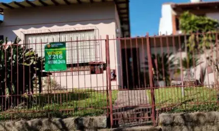 Casa com 3 quartos à venda na Rua Licínio Cardoso, 51, Chácara das Pedras, Porto Alegre, 362 m2 por R$ 790.000