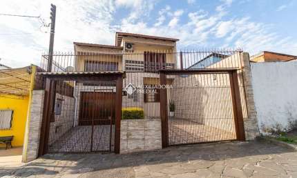 Casa com 3 quartos à venda na Travessa Costa Luiz, 26, Vila São José, Porto Alegre, 250 m2 por R$ 580.000