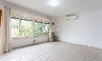 Casa com 3 quartos à venda na Rua Louvre, 328, Jardim Itu Sabará, Porto Alegre, 181 m2 por R$ 639.000