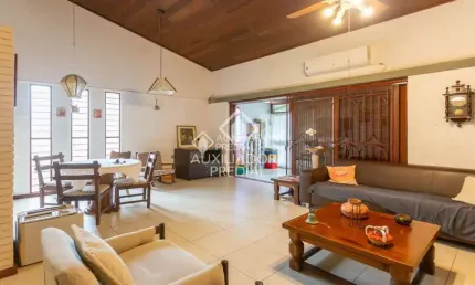 Casa com 3 quartos à venda na Rua Cariri, 201, Vila Assunção, Porto Alegre, 266 m2 por R$ 1.550.000