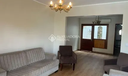 Casa com 3 quartos à venda na Rua Doutor Álvaro Sérgio Masera, 50, Medianeira, Porto Alegre, 148 m2 por R$ 700.000