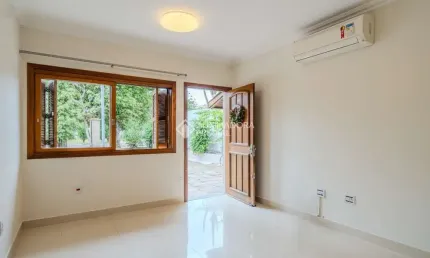 Casa em condomínio fechado com 3 quartos à venda na avenida orleaes, 105, guarujá, porto alegre, 207 m2 por r$ 650.000