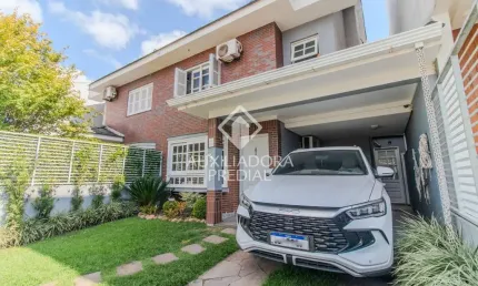 Casa com 3 quartos à venda na Rua Ivo Walter Kern, 320, Hípica, Porto Alegre, 133 m2 por R$ 740.000