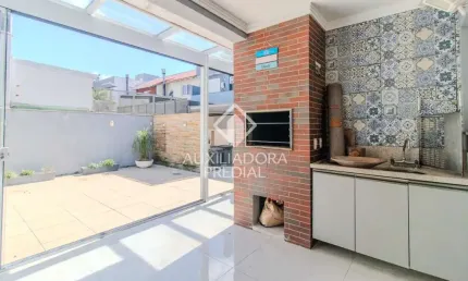 Casa com 3 quartos à venda na rua ivo walter kern, 320, hípica, porto alegre, 133 m2 por r$ 740.000