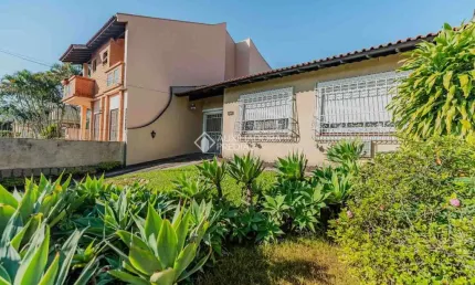 Casa com 3 quartos à venda na rua curupaiti, 806, cristal, porto alegre, 212 m2 por r$ 990.000