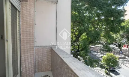 Apartamento com 2 quartos à venda na Avenida Borges de Medeiros, 1141, Centro Histórico, Porto Alegre, 125 m2 por R$ 440.000