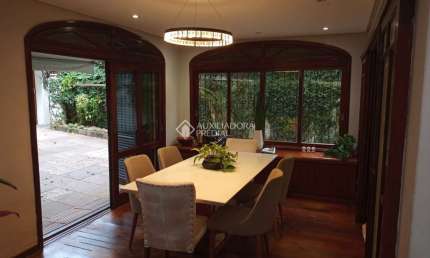 Casa com 4 quartos à venda na Rua Alfredo Schuett, 320, Três Figueiras, Porto Alegre, 296 m2 por R$ 2.499.900