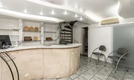 Ponto comercial à venda na rua vinte e quatro de outubro, 1600, independência, porto alegre, 83 m2 por r$ 280.000