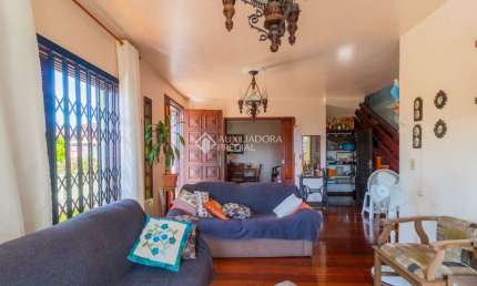 Casa com 5 quartos à venda na Travessa Luiz Tamanini, 62, Teresópolis, Porto Alegre, 235 m2 por R$ 799.000