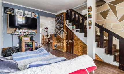 Casa com 2 quartos à venda na Rua Amaury Silveira, 368, Mário Quintana, Porto Alegre, 110 m2 por R$ 380.000