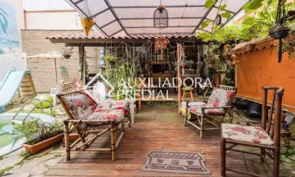 Casa com 5 quartos à venda na Rua Santos Neto, 40, Petrópolis, Porto Alegre, 200 m2 por R$ 780.000
