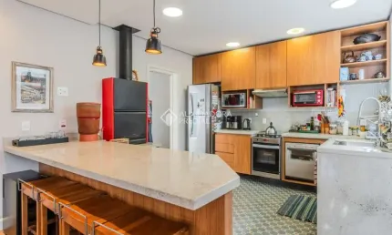 Casa com 3 quartos à venda na Rua Eurico Lara, 539, Medianeira, Porto Alegre, 231 m2 por R$ 880.000