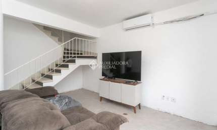 Casa com 4 quartos à venda na Rua Buarque de Macedo, 846, São Geraldo, Porto Alegre, 170 m2 por R$ 800.000