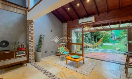 Casa em condomínio fechado com 3 quartos à venda na rua conde da figueira, 553, vila jardim, porto alegre, 375 m2 por r$ 1.790.000
