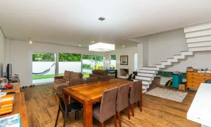 Casa em condomínio fechado com 3 quartos à venda na Rua Doutor Ney de Castilhos Ferreira, 300, Pedra Redonda, Porto Alegre, 438 m2 por R$ 2.400.000
