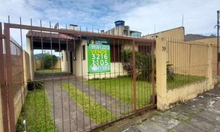 Casa com 2 quartos à venda na Rua Tenente Isolino Segobia, 29, Vila Nova, Porto Alegre, 250 m2 por R$ 380.000