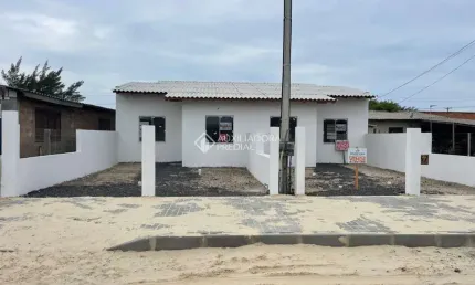 Casa com 2 quartos à venda na Do Jasmim, 3247, Capão Novo, Capão da Canoa, 67 m2 por R$ 319.900