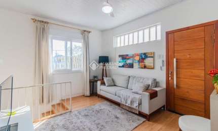 Casa com 3 quartos à venda na Rua Oscar Schneider, 337, Medianeira, Porto Alegre, 90 m2 por R$ 550.000