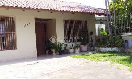 Casa em condomínio fechado com 4 quartos à venda na Rua Doutor Campos Velho, 1177, Cristal, Porto Alegre, 265 m2 por R$ 800.000