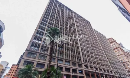 Sala comercial à venda na Avenida Borges de Medeiros, 308, Centro Histórico, Porto Alegre, 55 m2 por R$ 200.000
