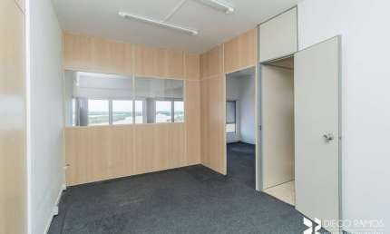 Sala comercial à venda na Rua Chaves Barcelos, 36, Centro Histórico, Porto Alegre, 56 m2 por R$ 311.080