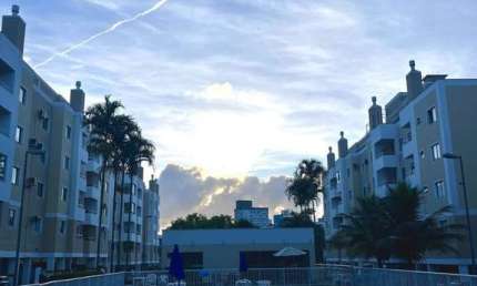 Apartamento com 2 quartos à venda na Rua Vereador Jacob Knabben da Silva, 3050, Pagani, Palhoça, 60 m2 por R$ 360.000