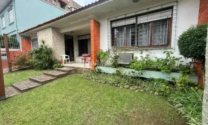Casa com 3 quartos à venda na Rua Portugal, 539, São João, Porto Alegre, 190 m2 por R$ 870.000