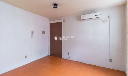 Apartamento com 2 quartos para alugar na Rua Vinte e Seis de Março, 415, Mário Quintana, Porto Alegre, 48 m2 por R$ 690