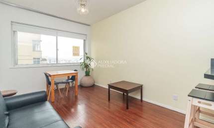 Apartamento com 1 quarto para alugar na Rua Duque de Caxias, 955, Centro Histórico, Porto Alegre, 50 m2 por R$ 2.300