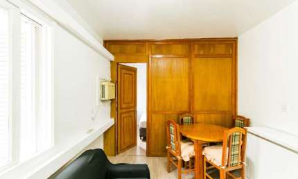 Apartamento com 1 quarto para alugar na Rua Duque de Caxias, 1735, Centro Histórico, Porto Alegre, 42 m2 por R$ 2.350