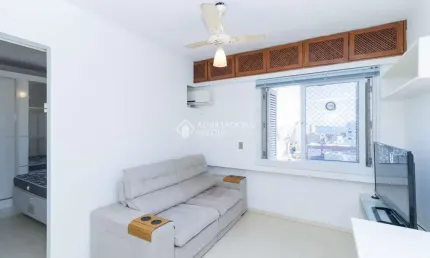 Apartamento com 1 quarto para alugar na Rua Duque de Caxias, 1735, Centro Histórico, Porto Alegre, 31 m2 por R$ 2.100