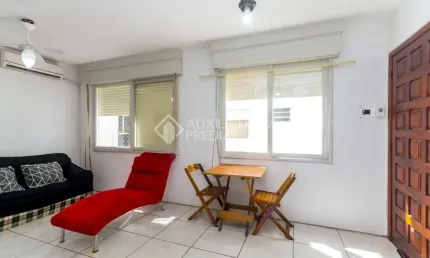 Kitnet / stúdio para alugar na rua duque de caxias, 279, centro histórico, porto alegre, 23 m2 por r$ 920