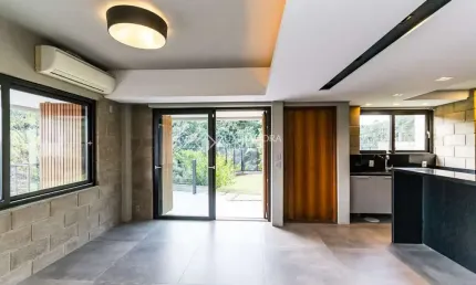 Casa em condomínio fechado com 3 quartos para alugar na Rua Doutor Sérgio de Figueiredo, 300, Guarujá, Porto Alegre, 293 m2 por R$ 7.500