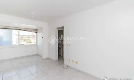 Apartamento com 2 quartos para alugar na Avenida General Barreto Viana, 1065, Chácara das Pedras, Porto Alegre, 75 m2 por R$ 2.300
