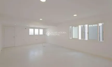 Casa em condomínio fechado com 3 quartos para alugar na Rua Professor Carvalho Freitas, 819, Teresópolis, Porto Alegre, 228 m2 por R$ 4.250