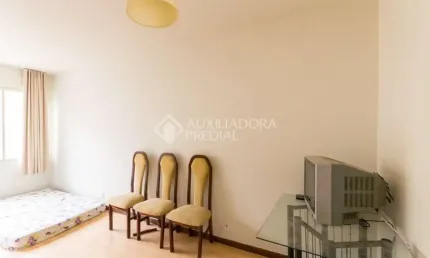 Apartamento com 1 quarto para alugar na Rua Duque de Caxias, 1623, Centro Histórico, Porto Alegre, 32 m2 por R$ 950