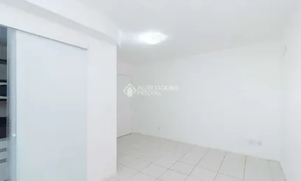 Apartamento com 3 quartos para alugar na Rua Mura, 288, Guarujá, Porto Alegre, 67 m2 por R$ 1.250
