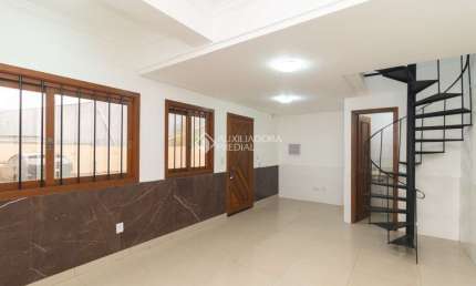 Casa em condomínio fechado com 3 quartos para alugar na Avenida Outeiro, 83, Coronel Aparício Borges, Porto Alegre, 123 m2 por R$ 2.100