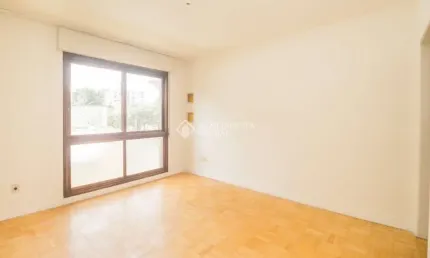 Apartamento com 2 quartos para alugar na Rua Umbú, 297, Passo da Areia, Porto Alegre por R$ 1.800