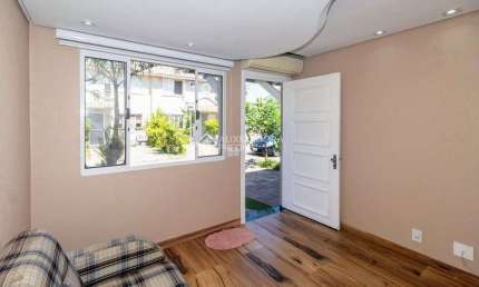 Casa em condomínio fechado com 2 quartos para alugar na Avenida José Aloísio Filho, 801, Humaitá, Porto Alegre, 70 m2 por R$ 2.500