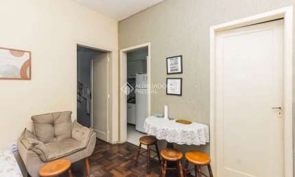 Apartamento com 1 quarto para alugar na Avenida Cristóvão Colombo, 709, Floresta, Porto Alegre, 30 m2 por R$ 1.900