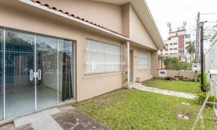 Casa em condomínio fechado com 2 quartos para alugar na Avenida João XXIII, 274, São Sebastião, Porto Alegre, 200 m2 por R$ 4.000