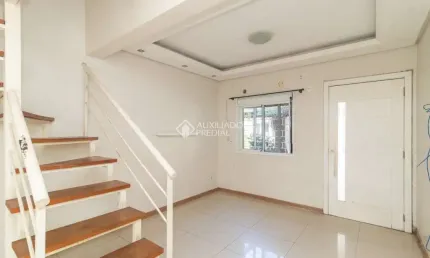 Casa em condomínio fechado com 3 quartos para alugar na Avenida Juca Batista, 473, Cavalhada, Porto Alegre, 98 m2 por R$ 2.000