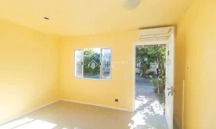 Casa em condomínio fechado com 3 quartos para alugar na avenida josé aloísio filho, 801, humaitá, porto alegre, 89 m2 por r$ 1.700