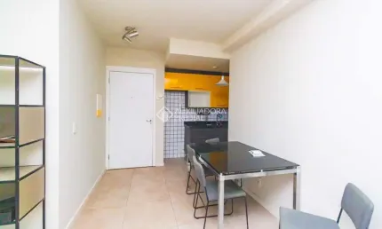 Apartamento com 3 quartos para alugar na Avenida Engenheiro Francisco Rodolfo Simch, 720, Sarandi, Porto Alegre, 63 m2 por R$ 2.100