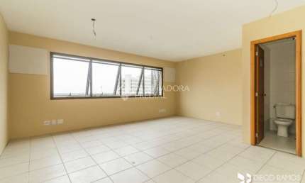 Sala comercial para alugar na Avenida Borges de Medeiros, 2105, Praia de Belas, Porto Alegre, 30 m2 por R$ 1.700