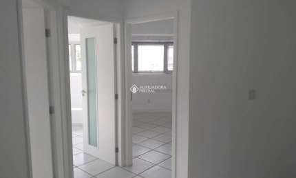 Sala comercial para alugar na Rua Mata Coelho, 422, Nonoai, Porto Alegre, 90 m2 por R$ 1.750