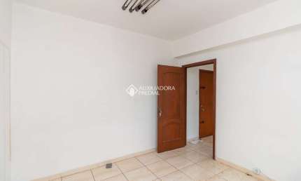 Sala comercial para alugar na Rua Vigário José Inácio, 371, Centro Histórico, Porto Alegre, 26 m2 por R$ 200