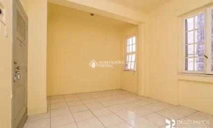 Sala comercial para alugar na Praça Otávio Rocha, 22, Centro Histórico, Porto Alegre, 19 m2 por R$ 300