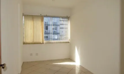 Sala comercial para alugar na Rua Celeste Gobbato, 32, Praia de Belas, Porto Alegre, 42 m2 por R$ 900